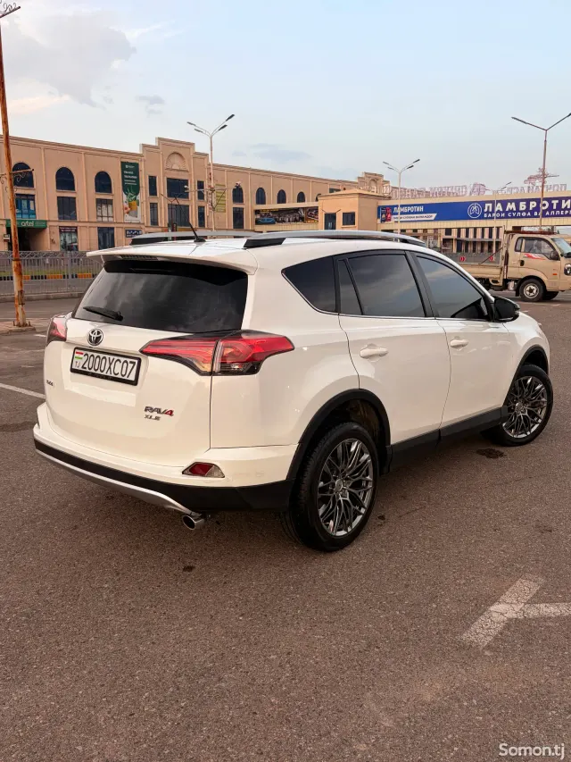 Toyota RAV 4 2014 · 2.5 AT