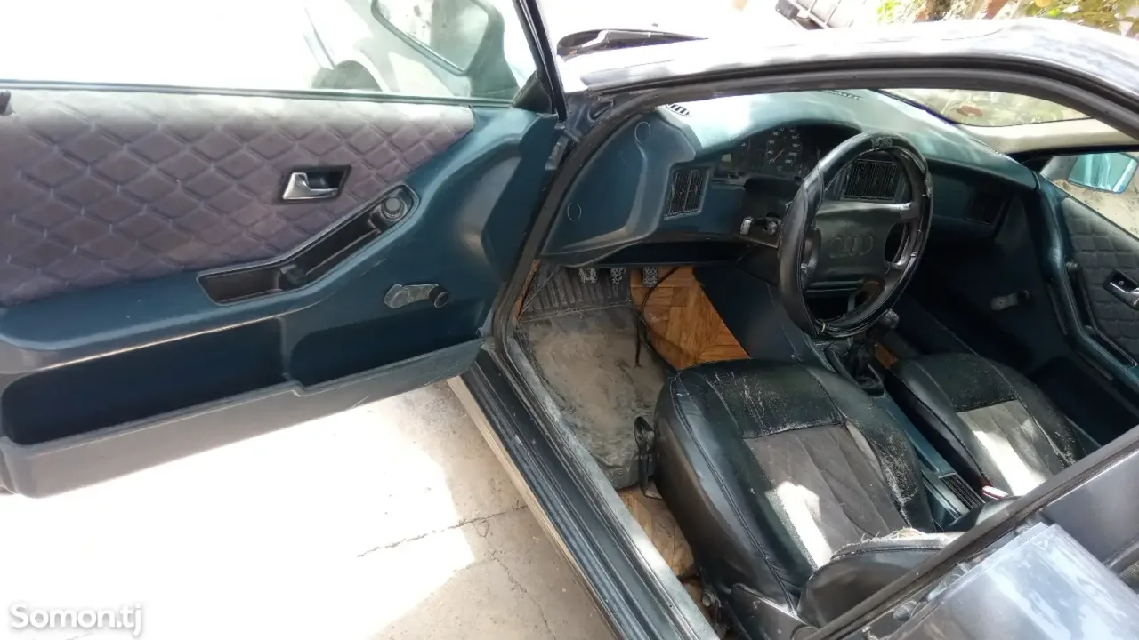 Audi 80 1990 · 1.6 MT
