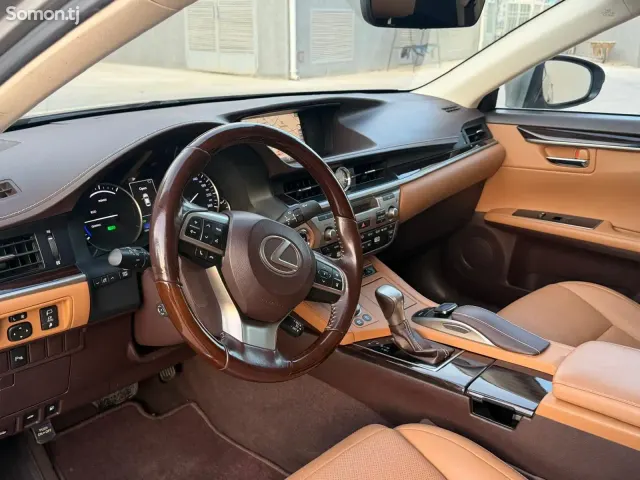 Lexus ES series 2016 · 2.5 AT