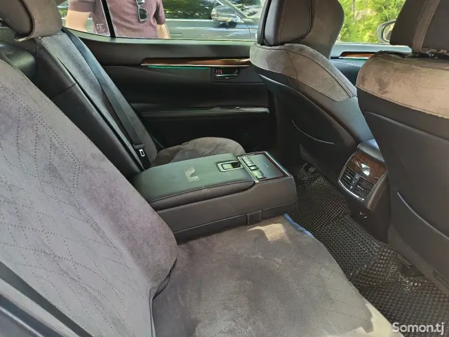 Lexus ES series 2014 · 2.5 AT