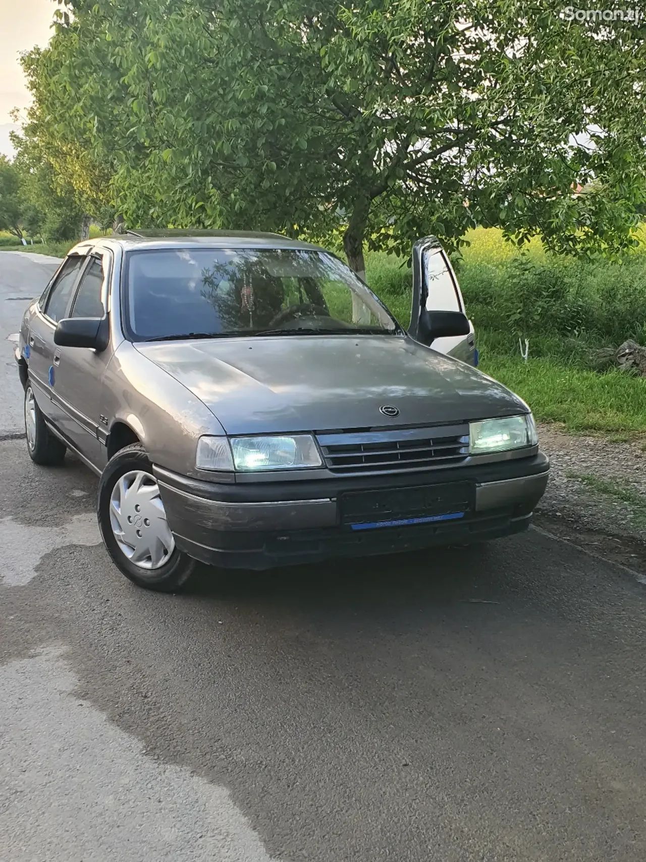 Opel Vectra A 1992 · 1.6 MT