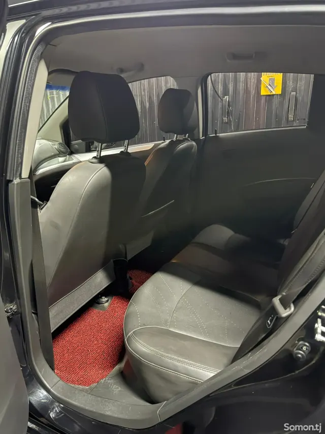 Chevrolet Spark 2015 · 1.0 AT