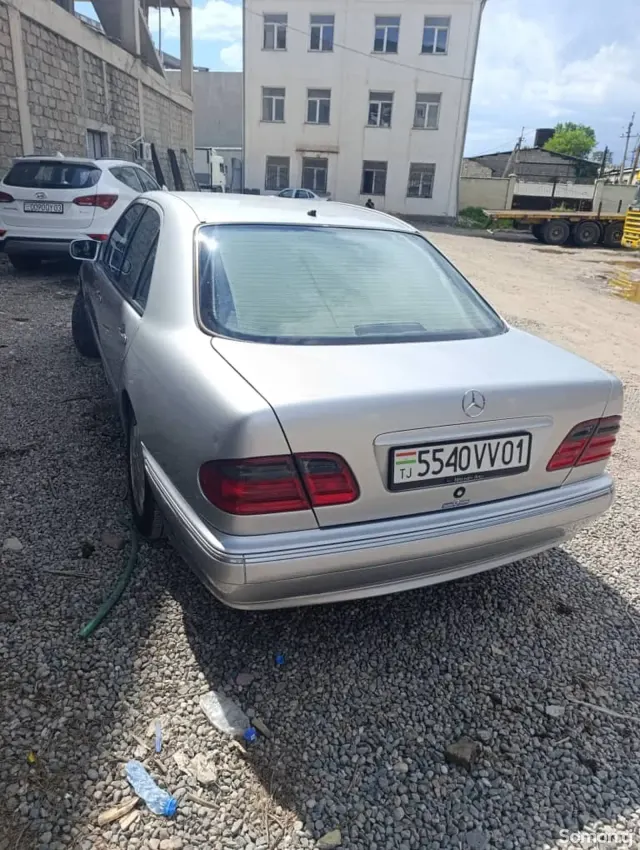 Mercedes-Benz E class 2000 · 2.2 AT