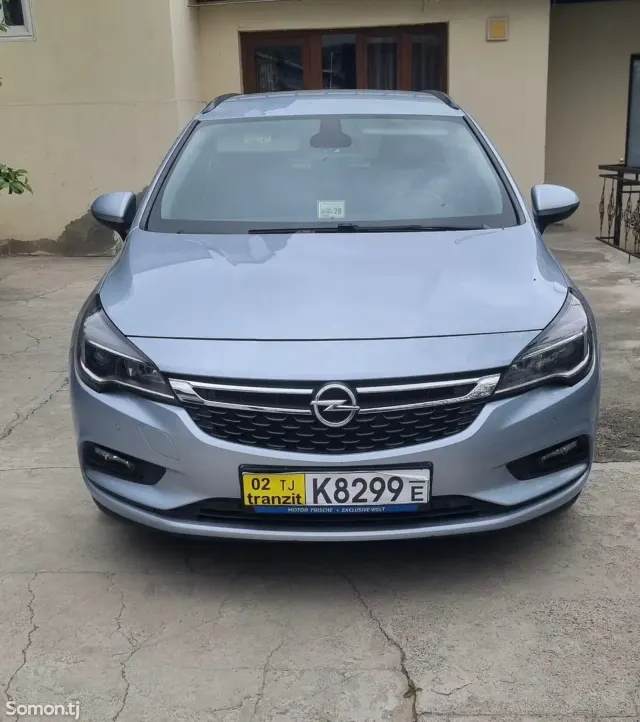 Opel Astra K 2016 · 1.1 MT