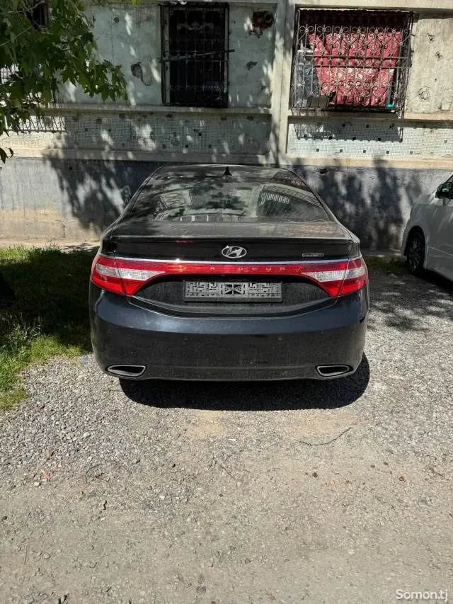 Hyundai Grandeur 2011 · 2.4 AT