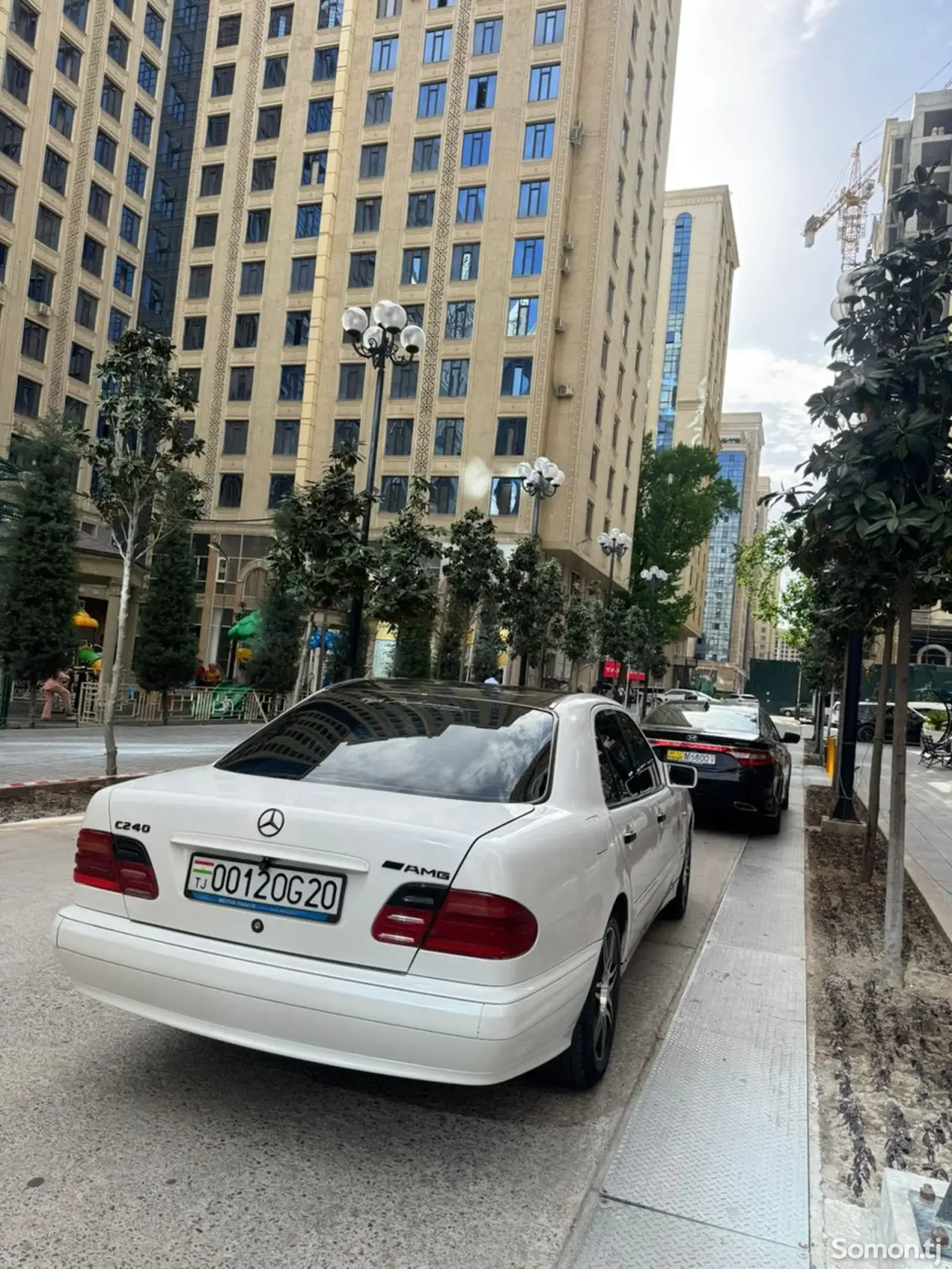 Mercedes-Benz E class 1997 · 2.4 MT