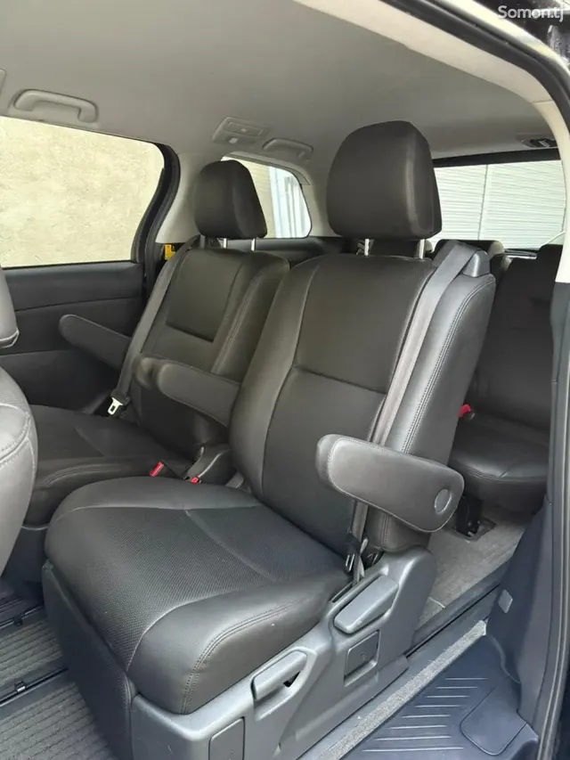 Toyota Estima 2014 · 2.4 AT