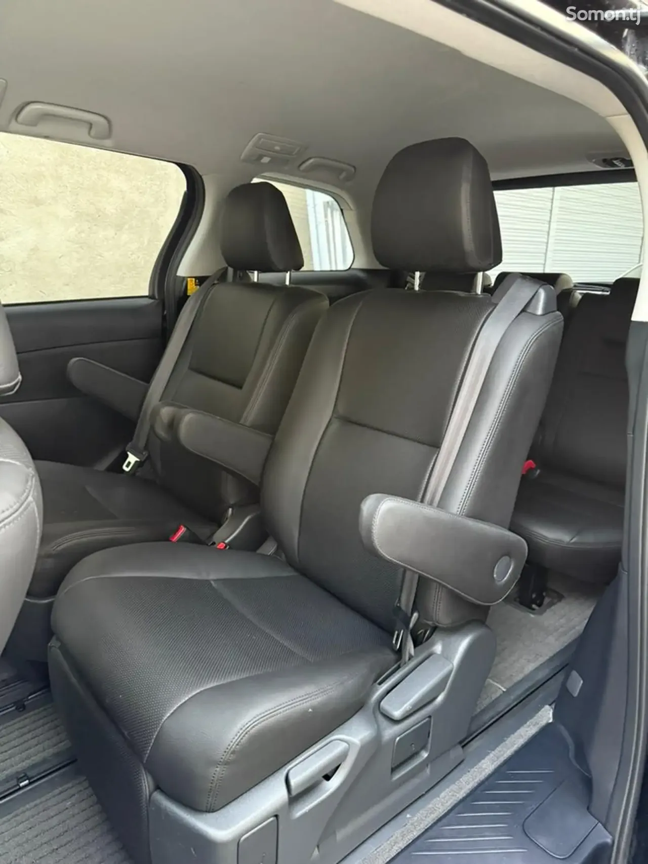 Toyota Estima 2014 · 2.4 AT