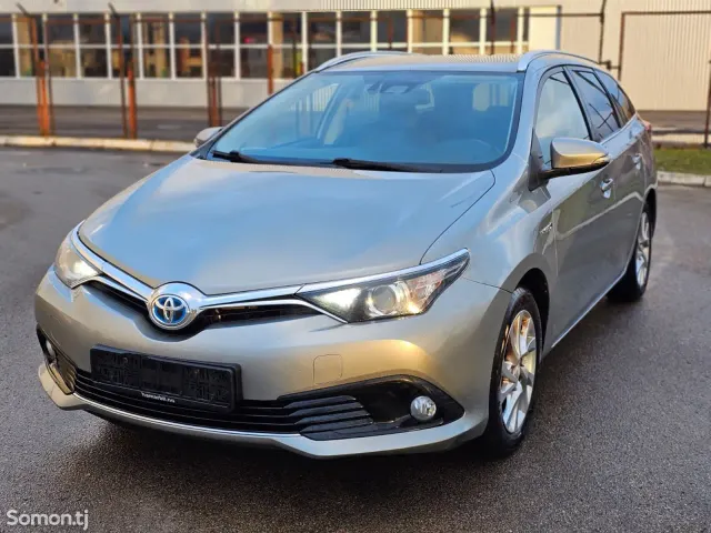 Toyota Auris 2015 · 1.8 AT