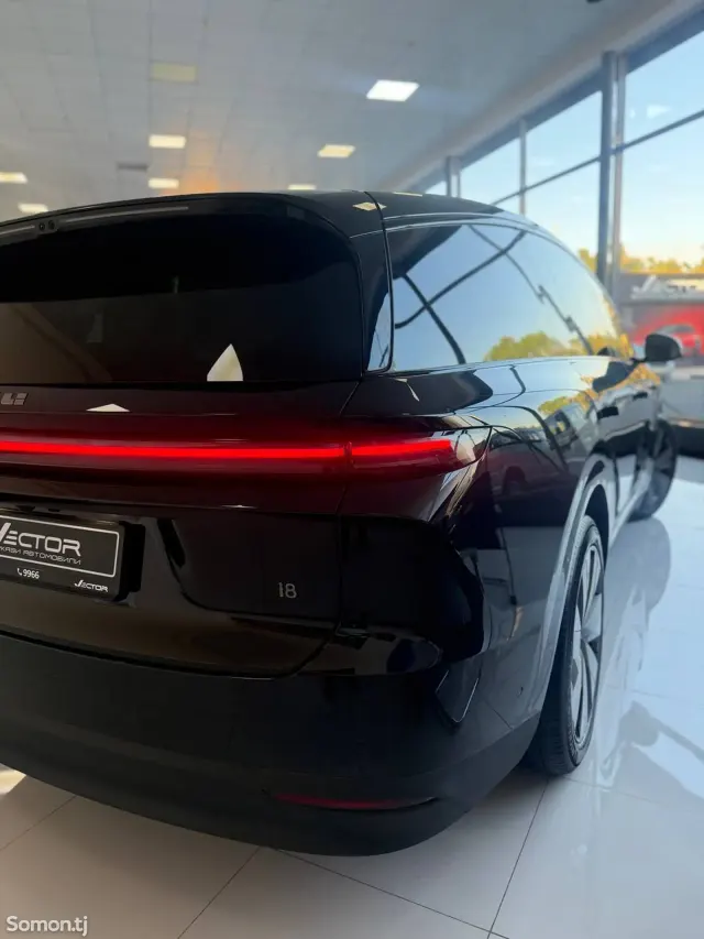 Li Auto (Lixiang) i8 2025 · AT