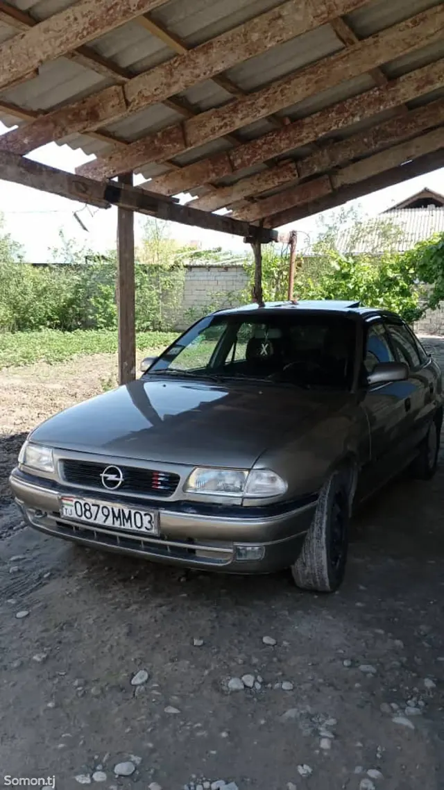 Opel Astra F 1995 · 1.6 MT