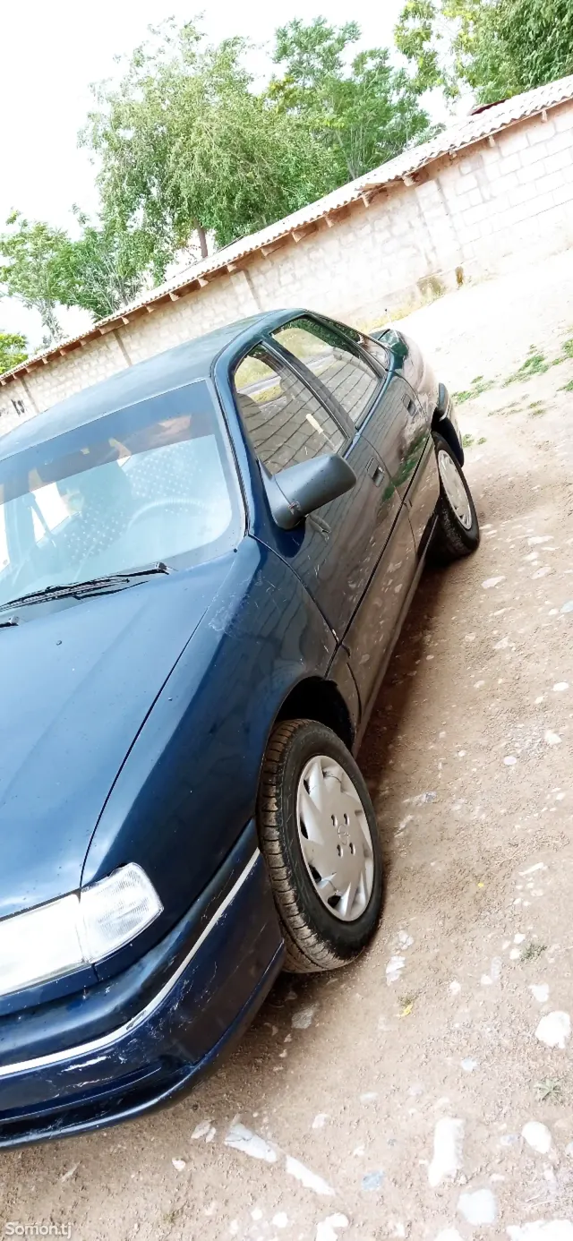 Opel Vectra A 1993 · 1.6 MT