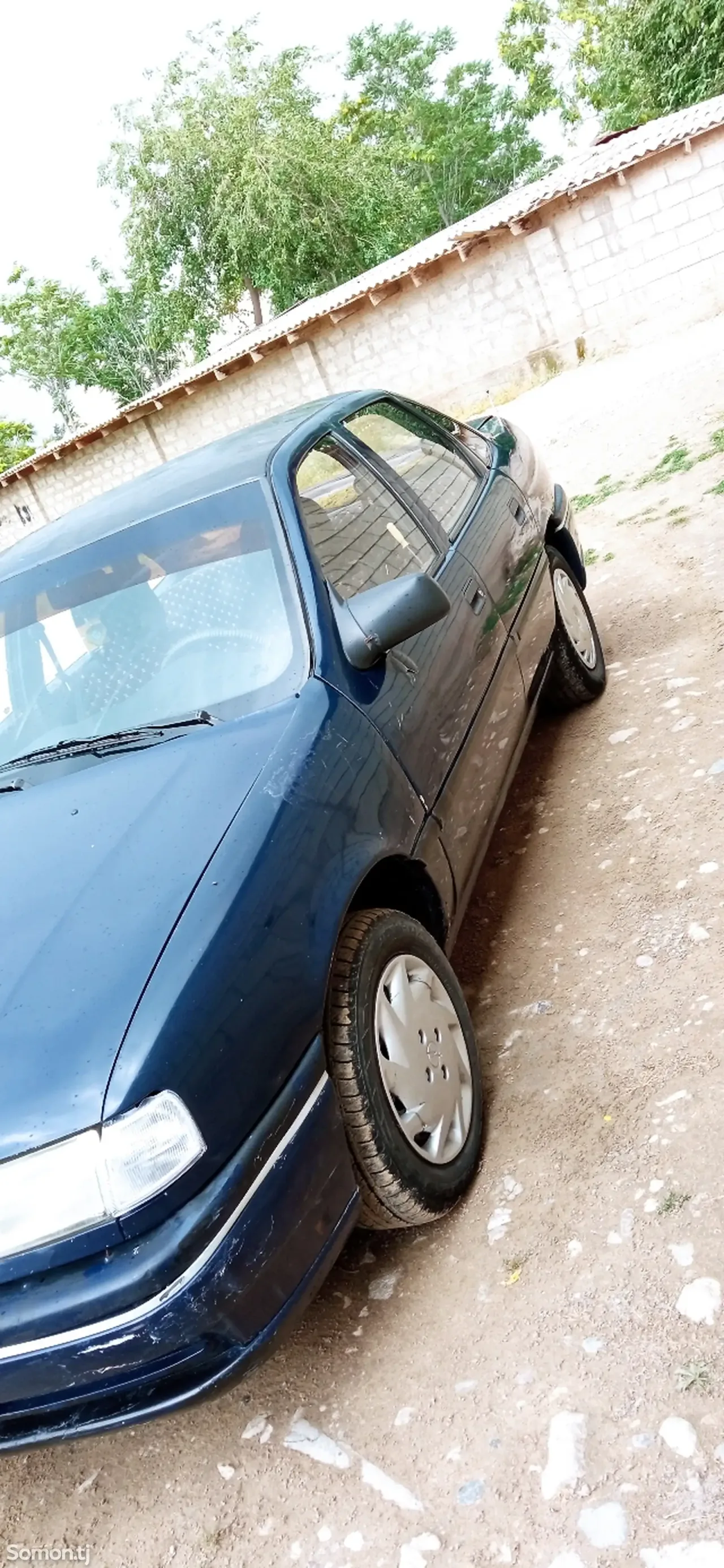 Opel Vectra A 1993 · 1.6 MT