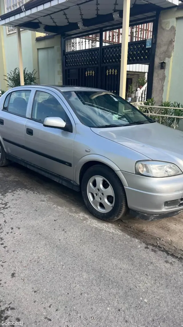 Opel Astra G 1999 · 1.6 MT