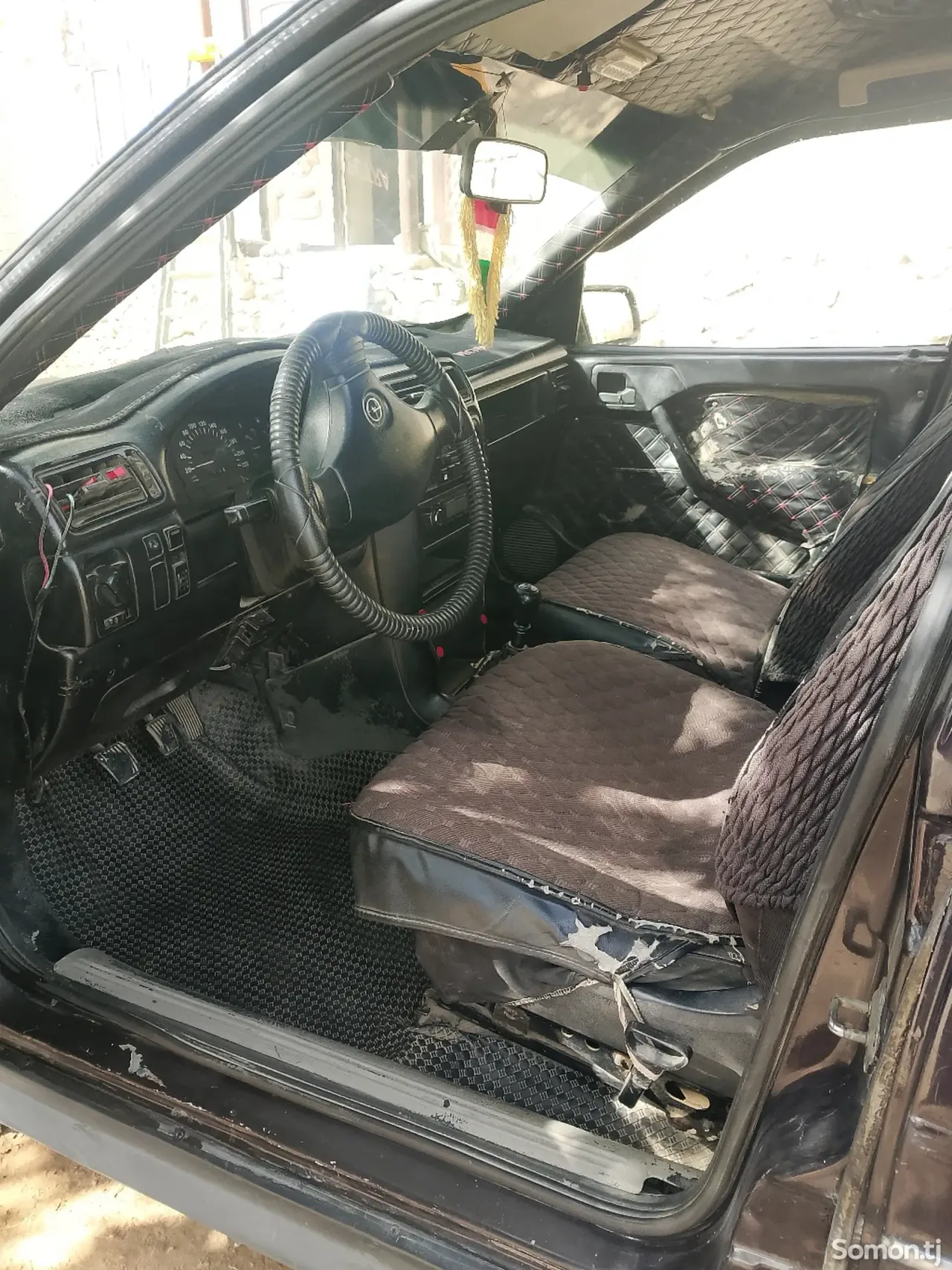 Opel Vectra A 1990 · 1.6 MT