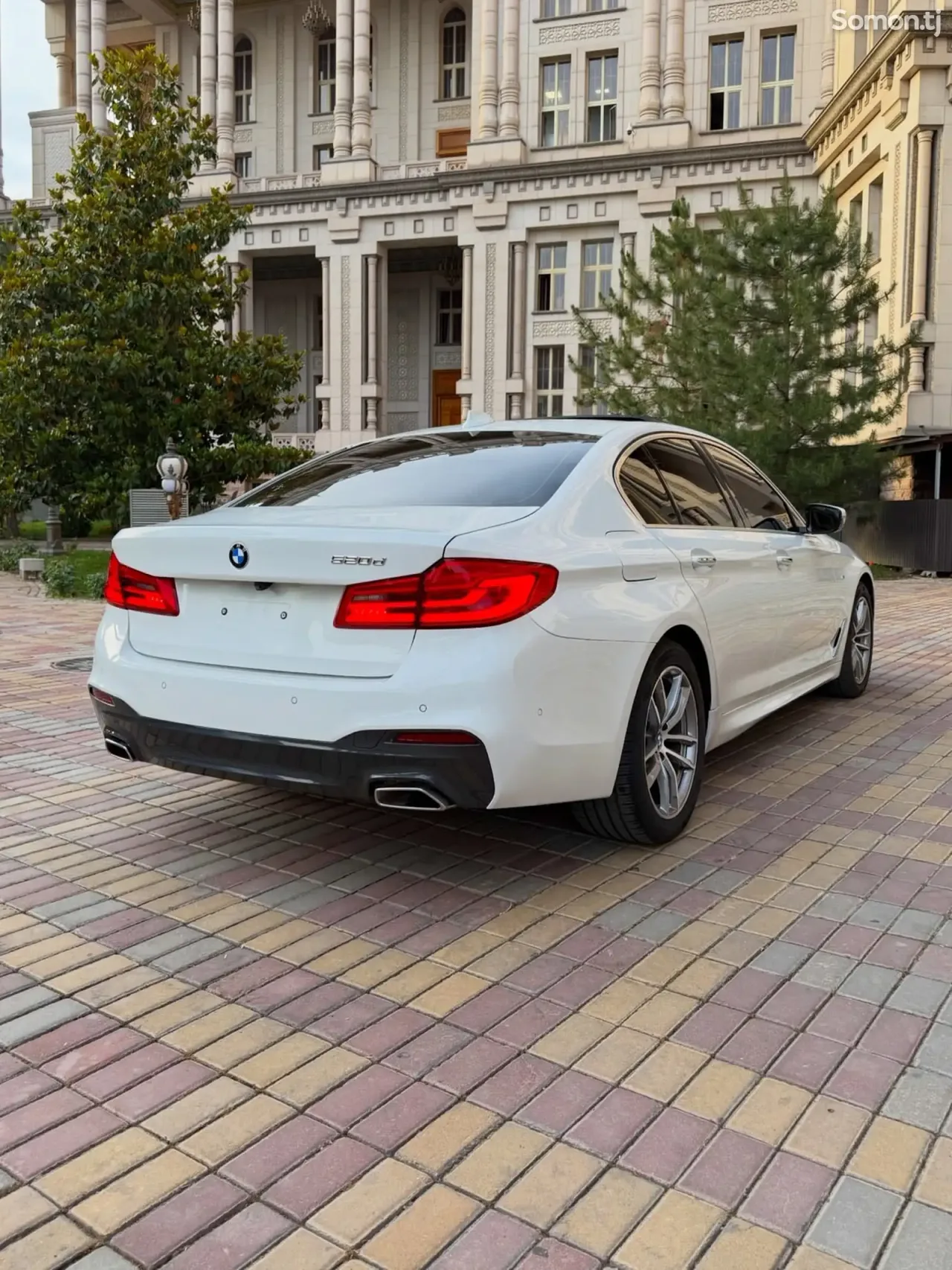 BMW 5 series 2018 · 2.0 AT