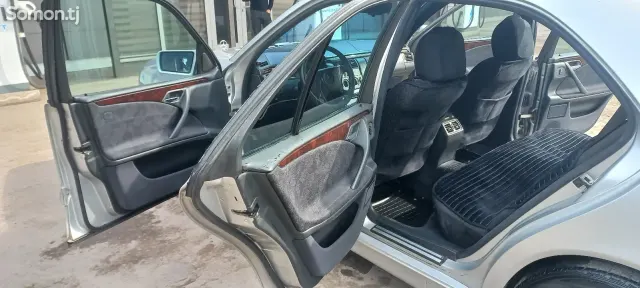 Mercedes-Benz E class 1998 · 2.3 MT