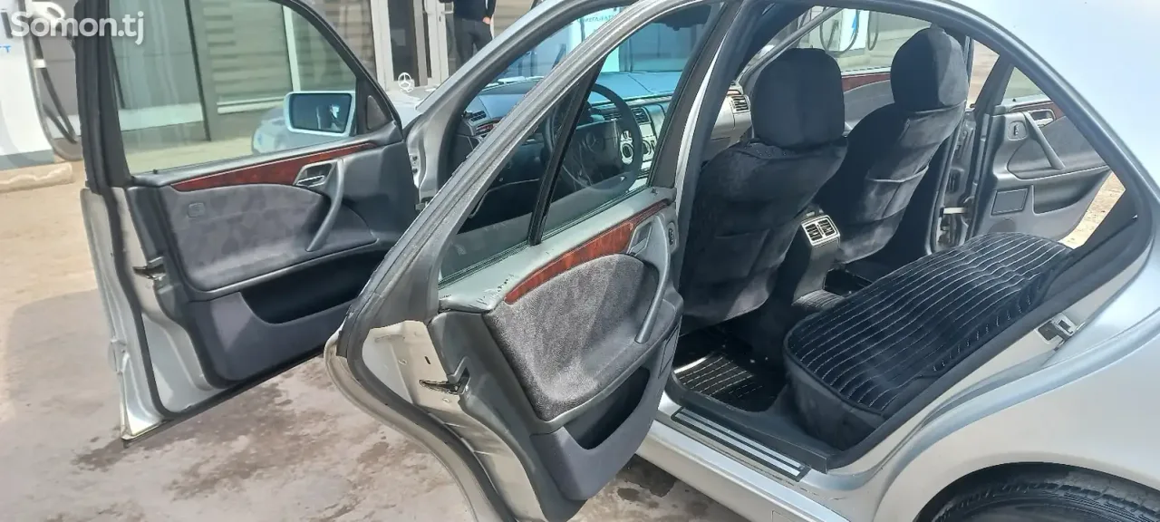 Mercedes-Benz E class 1998 · 2.3 MT