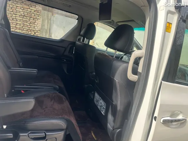 Toyota Alphard 2014 · 2.4 AT