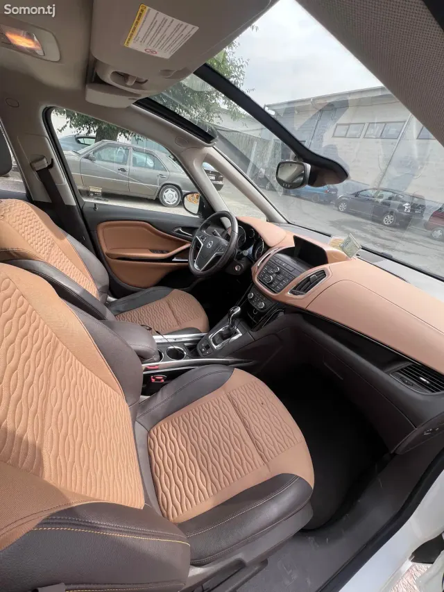 Opel Zafira 2015 · 1.6 AT