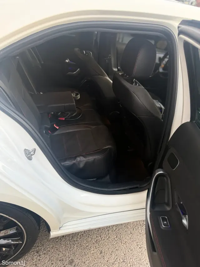 Mercedes-Benz A class 2019 · 2.2 CVT