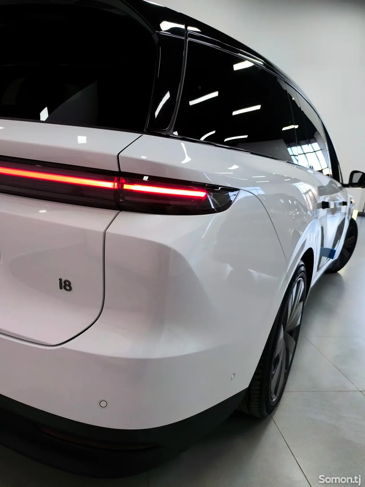 Li Auto (Lixiang) i8 2025 · AT