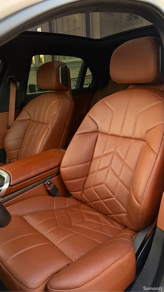 BMW 7 series 2023 · 4.4 AT