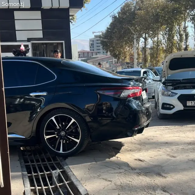 Toyota Camry 2018 · 2.5 AT