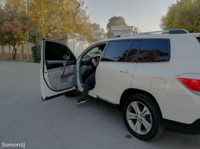 Toyota Highlander 2012 · 3.5 AT