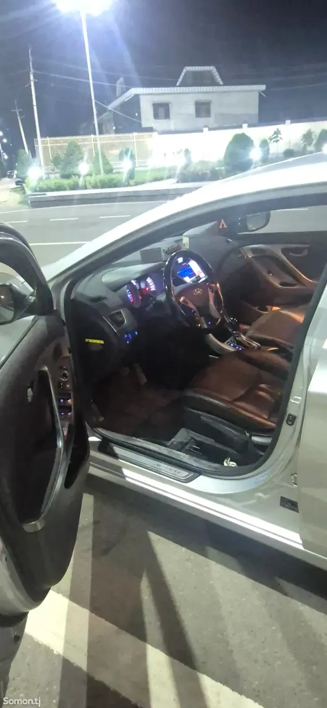 Hyundai Avante 2014 · 1.6 AT