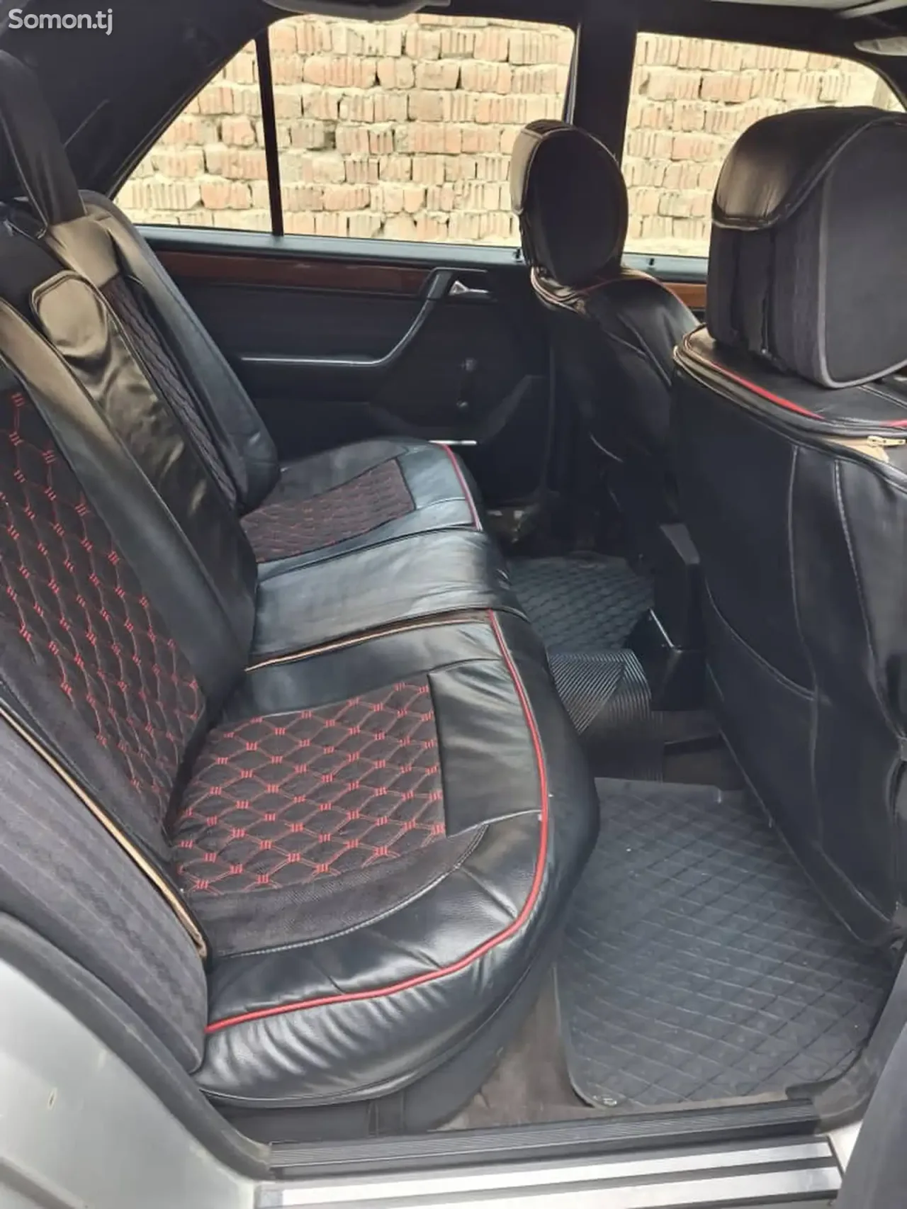 Mercedes-Benz W124 1991 · 2.5 MT