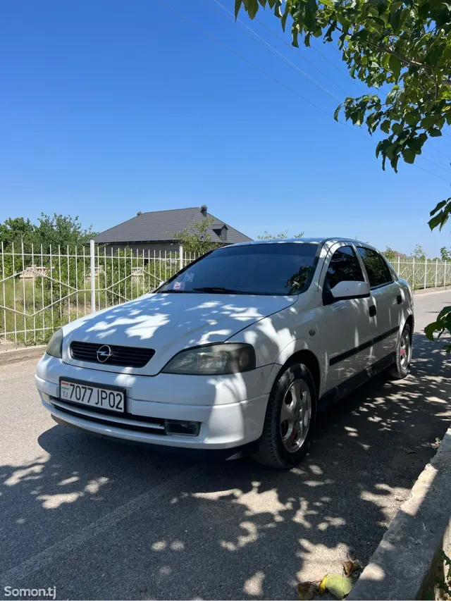 Opel Astra G 1999 · 1.6 MT