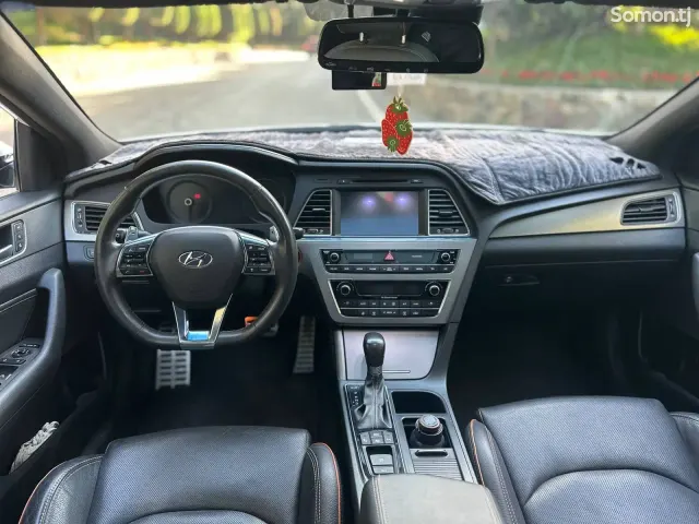 Hyundai Sonata 2015 · 2.0 AT