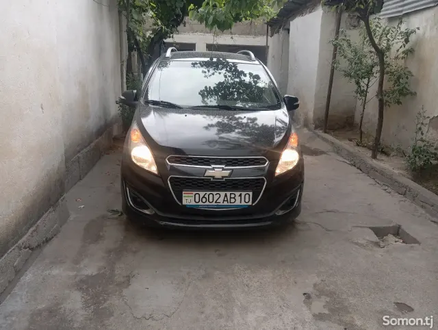 Chevrolet Spark 2015 · 1.0 AT