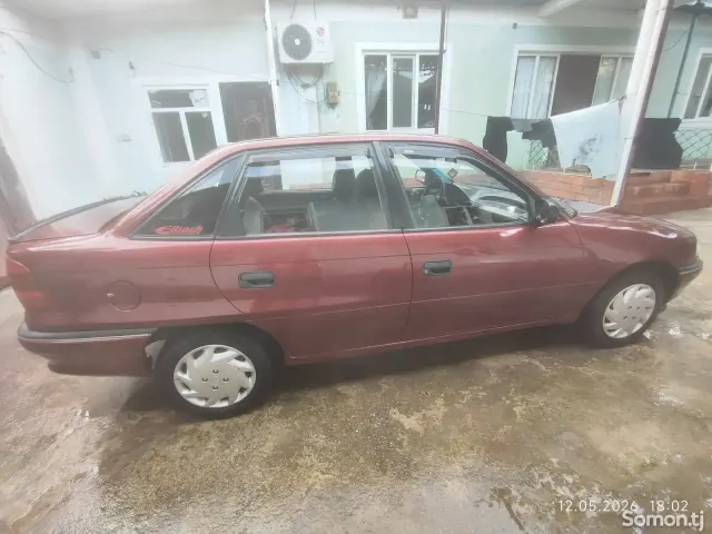 Opel Astra F 1993 · 1.6 MT