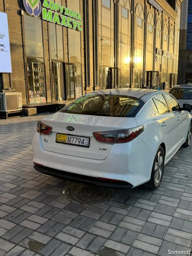 Kia K5 2015 · AT