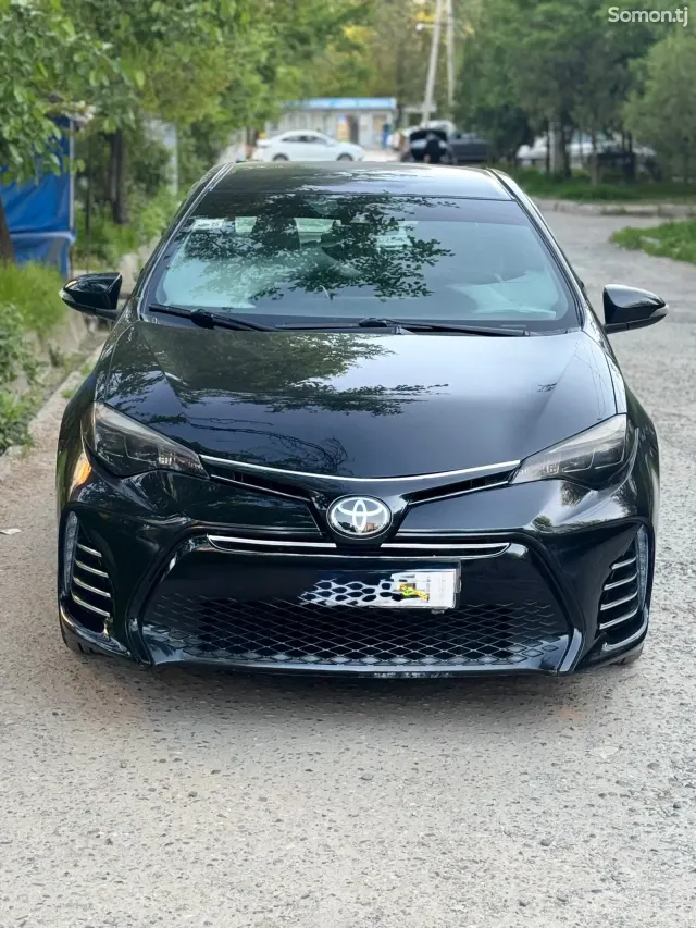 Toyota Camry 2017 · 1.8 AT