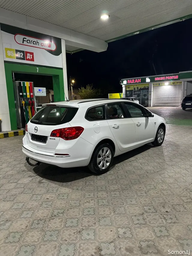 Opel Astra J 2014 · 1.4 MT