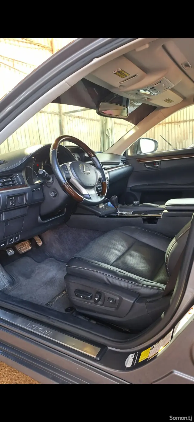 Lexus ES series 2015 · 3.5 AT