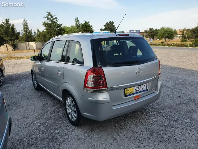 Opel Zafira 2009 · 1.6 MT