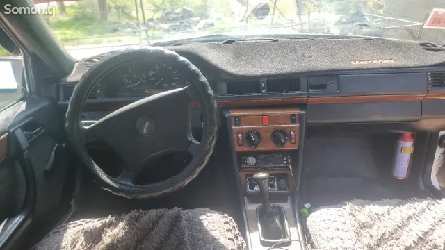 Mercedes-Benz E class 1990 · 2.0 MT