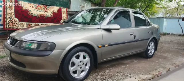 Opel Vectra B 1996 · 1.6 MT