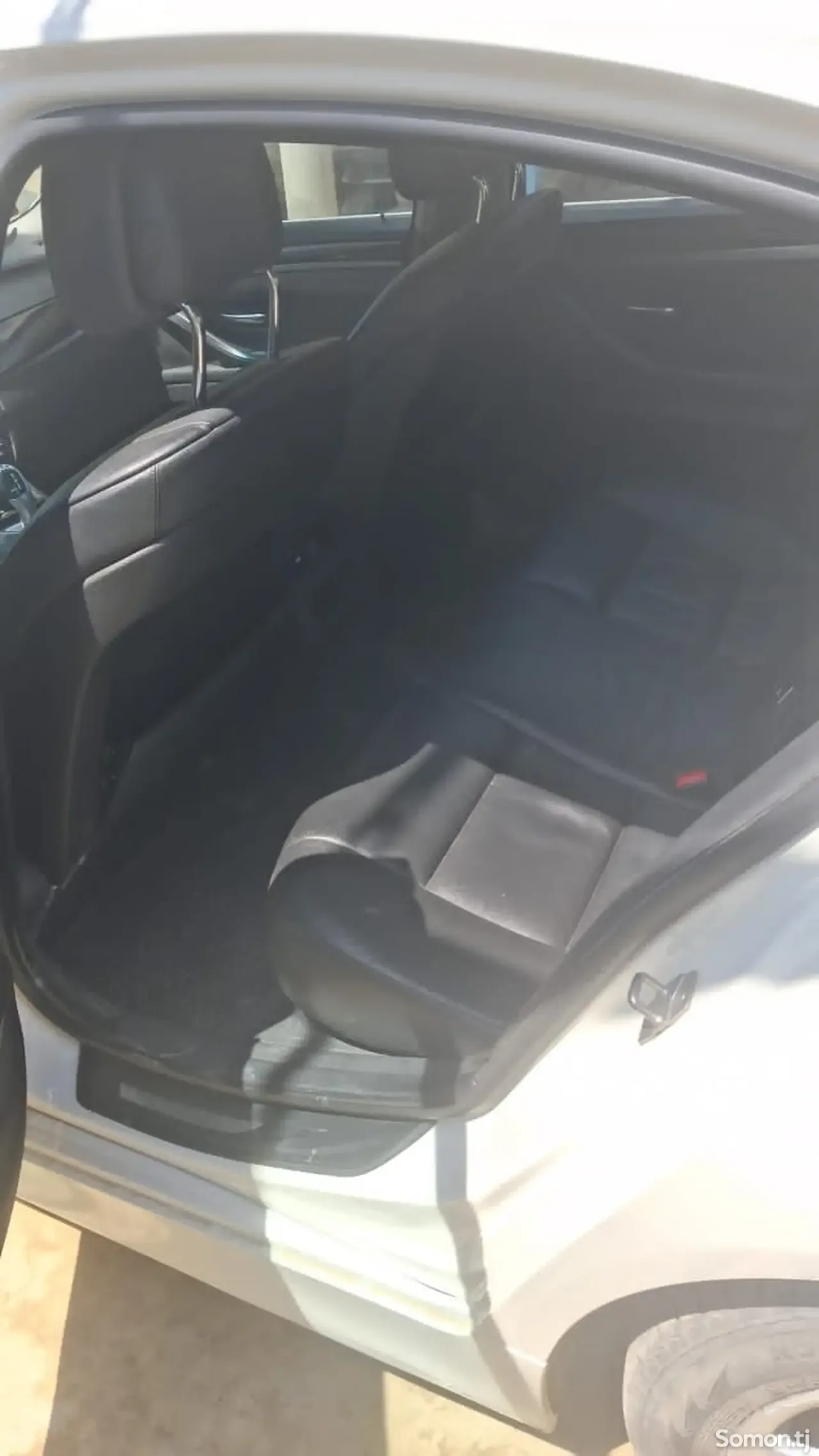 BMW M5 2011 · 2.0 AT