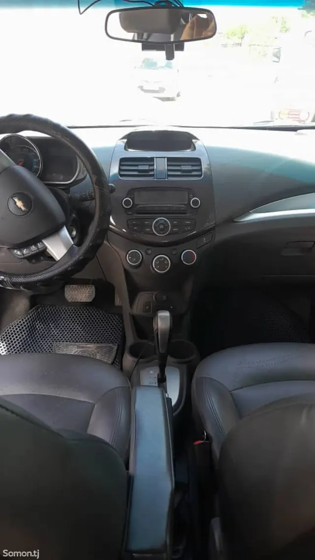 Chevrolet Spark 2015 · 1.6 AT