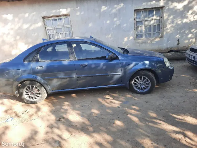 Chevrolet Lacetti 2004 · 1.6 MT