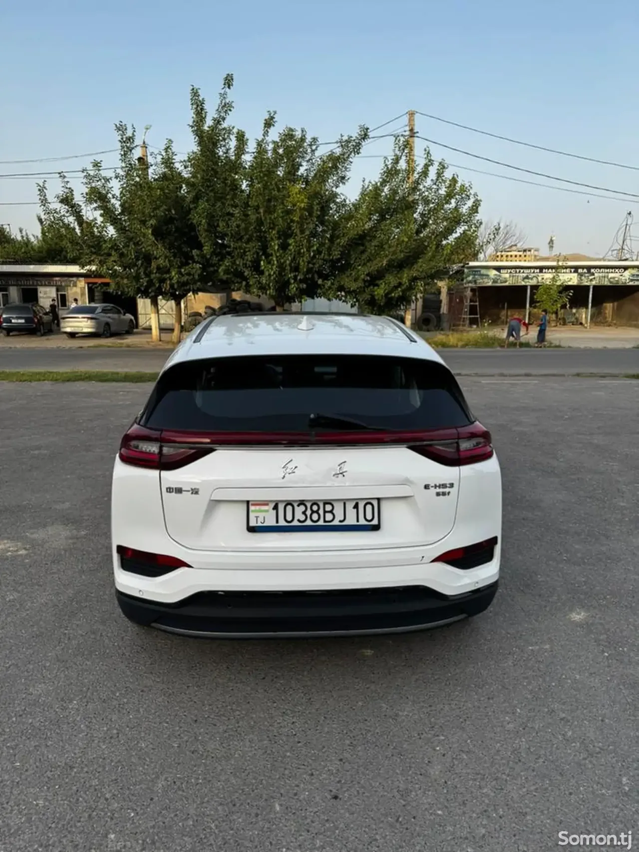 Hongqi E-HS3 2019 · AT