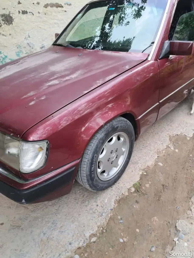 Mercedes-Benz W124 1989 · 2.0 MT