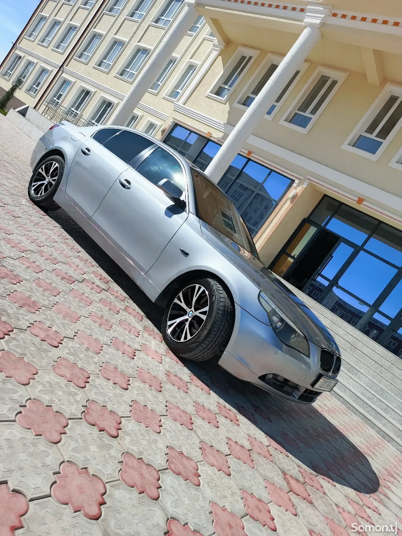 BMW M5 2004 · 2.5 AT