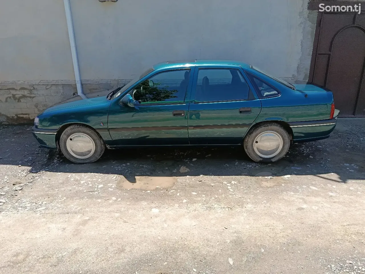 Opel Vectra A 1994 · 1.6 MT