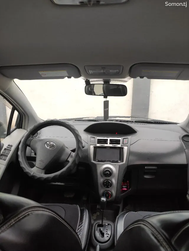 Toyota Vitz 2010 · 1.0 AT